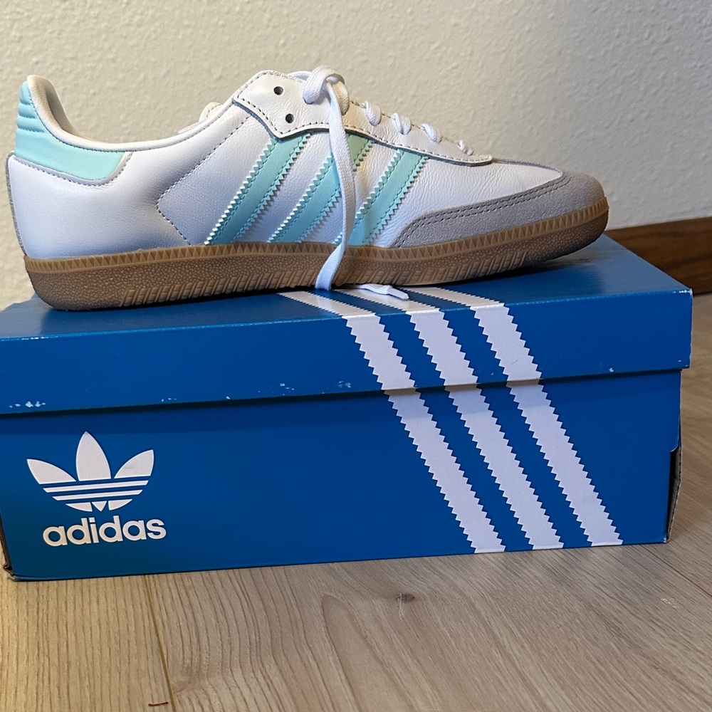 NWT Adidas White and Mint Casual Sneakers
